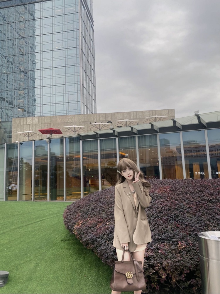 小李不在-四川省·成都市·武侯区-抖音***-虚心好学，好说话，会认真负责的做好工作。积极配合商家，诚实守信，认真负责。