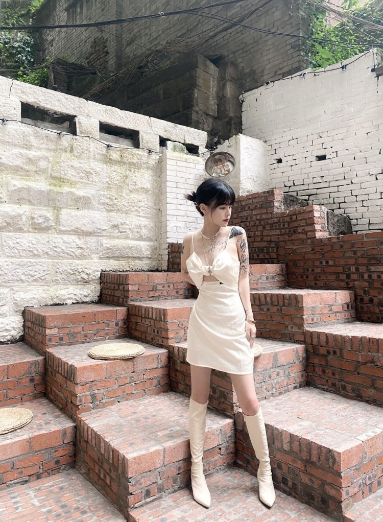 小李不在-四川省·成都市·武侯区-抖音***-虚心好学，好说话，会认真负责的做好工作。积极配合商家，诚实守信，认真负责。
