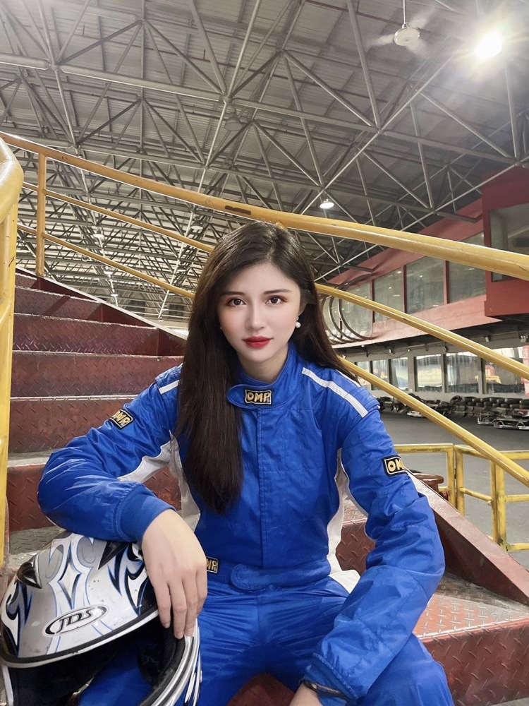 Anne-浙江省·杭州市·拱墅区-抖音-本人性格开朗、稳重、有活力,待人热情、真诚。工作认真负责,积极主动,能吃苦耐劳。自信心强。思想活跃。有较强的组织能力、实践动手能力和团队协作精神,能迅速的适应各种环境,并融于其中。目前待业、我最爱抖音