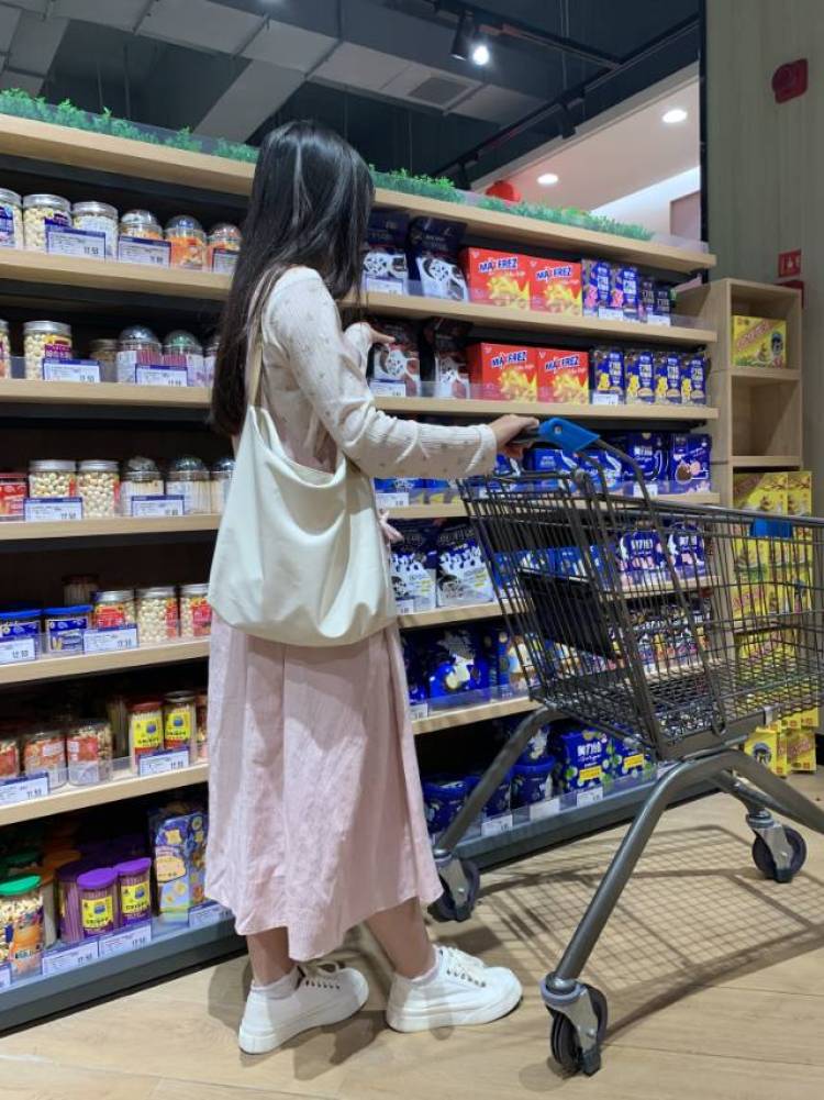 小张累了-江西省·赣州市·宁都县--接寄拍本人身高158,88斤适合甜美风温柔风身形比较瘦小,非诚勿扰诚心合作可长期。