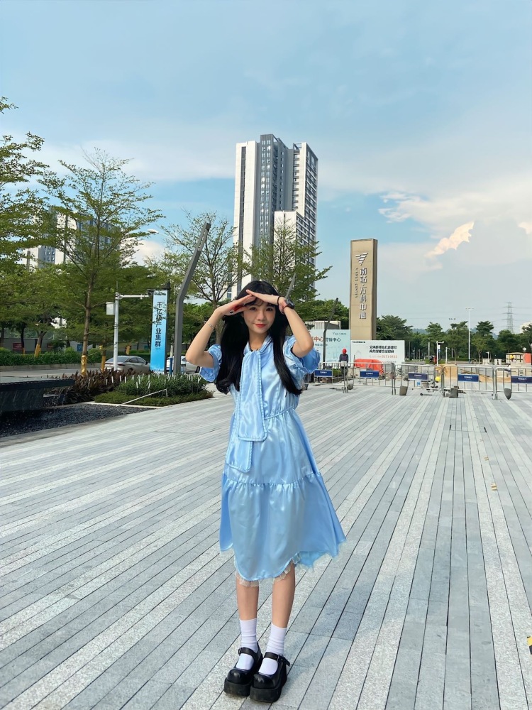 0-广东省·广州市·南沙区--本来160cm,接单淘宝买家秀、寄拍、约拍,各种风格都可以噢,会修图学过一点ps,虽然不是专业的但是一定会尽力拍好!可以接各种类型风格的衣服包包鞋子饰品美瞳化妆品