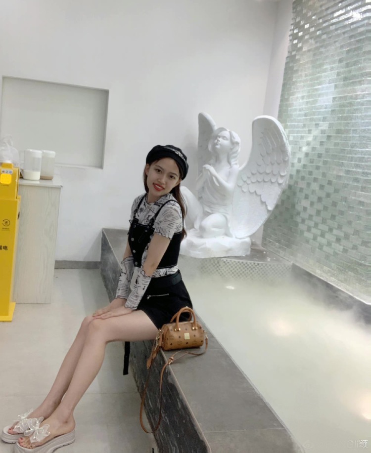 YY要被认真 对待-江苏省·盐城市·盐都区-抖音微博***-身高165 体重46kg
特长:舞蹈
***抖音探店,或淘宝店铺买家秀
工作态度认真,会按时按量按质完成。空闲时间较多。可大量接单
社交软件有一定粉丝量