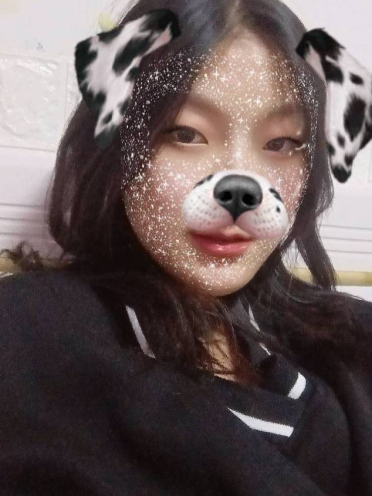 -ɢʀᴜɪ💨-吉林省·长春市·宽城区-抖音-学生党一枚 喜欢拍照 周末时间充裕 买家秀和寄拍模特都可以接 合作费用也不要求多高0~200内就可以