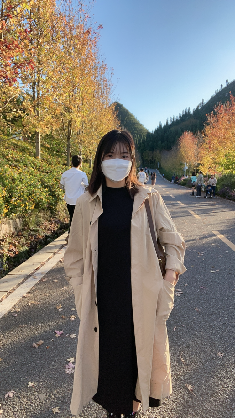 小竹子.-贵州省·黔西南布依族苗族自治州·兴义市-抖音-我是一名幼师，我很喜欢拍照，平时有很多的空余时间，就喜欢穿上新衣服打卡一些当地景点。也很喜欢穿搭这方面😁