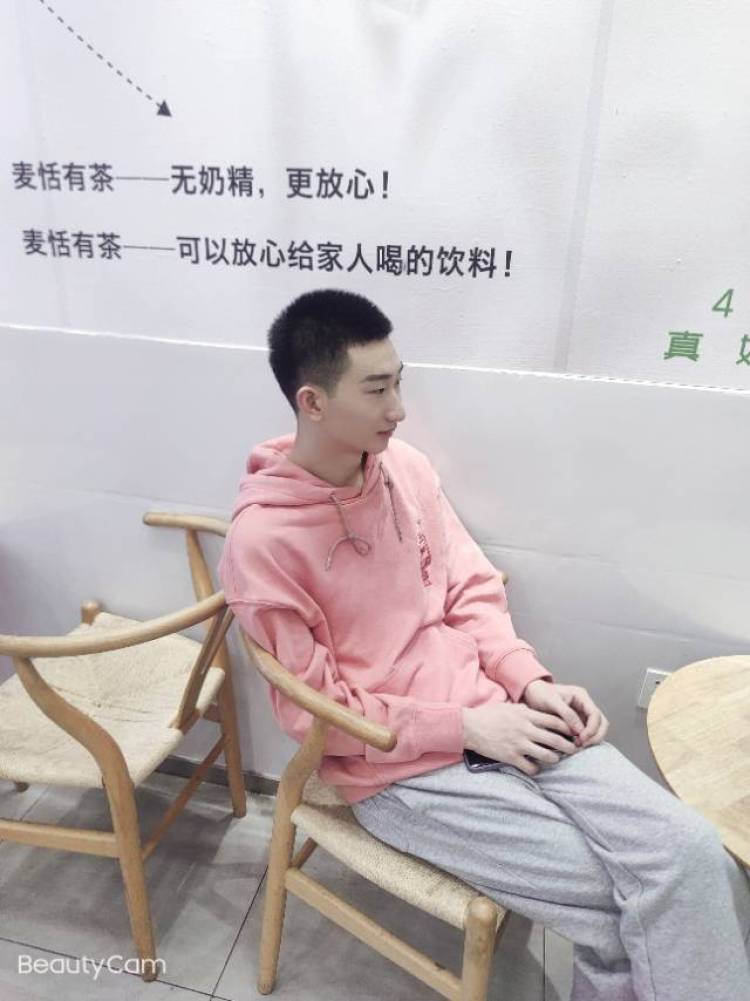 江一-四川省·乐山市·夹江县-抖音-身高161,体重99。时间充足。可以拍到商家满意为止。衣服,包包,饰品都能拍。是对情侣可以拍双人的