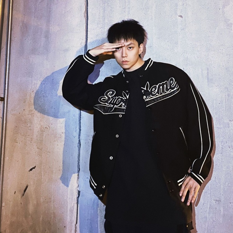 Simon.-河北省·秦皇岛市·海港区-抖音 快手 *** 微博-接拍买家秀 衣服裤子都可以
会拍照会修图
拍到老板满意为止
身高182 体重120
街舞老师 体形好