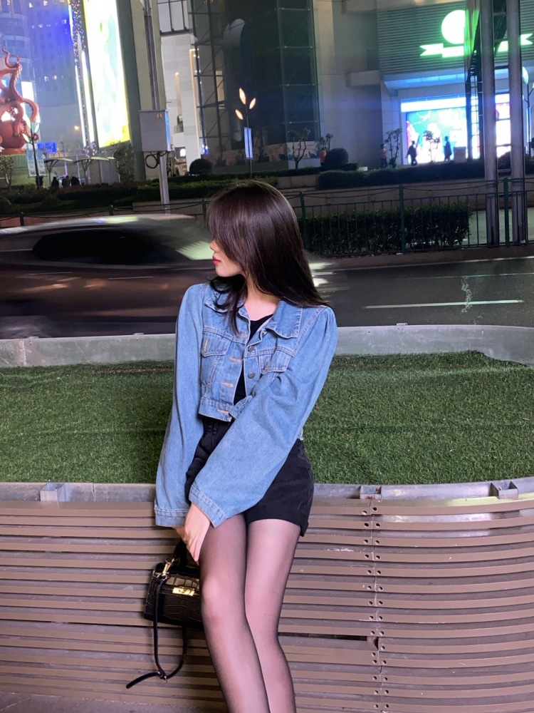 欣-上海市·上海市·浦东新区--可以接衣服 包包 鞋子 袜子 首饰等等
本人身高:165 体重94g
风格不定