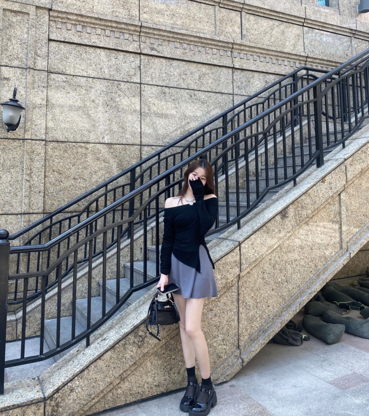欣-上海市·上海市·浦东新区--可以接衣服 包包 鞋子 袜子 首饰等等
本人身高：165 体重94g
风格不定