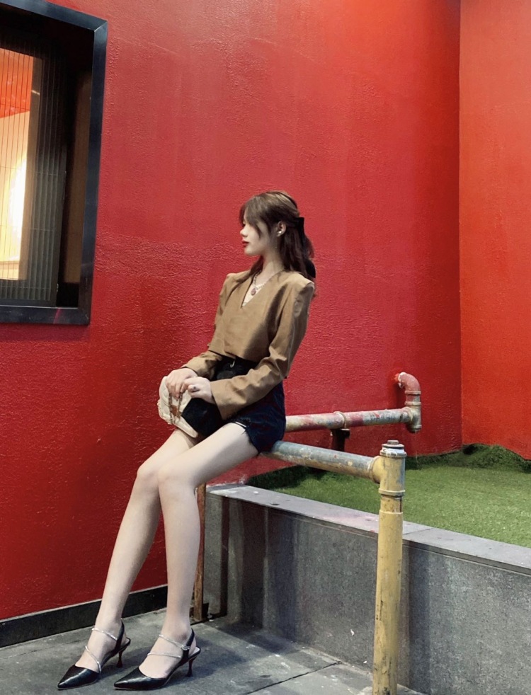 欣-上海市·上海市·浦东新区--可以接衣服 包包 鞋子 袜子 首饰等等
本人身高：165 体重94g
风格不定