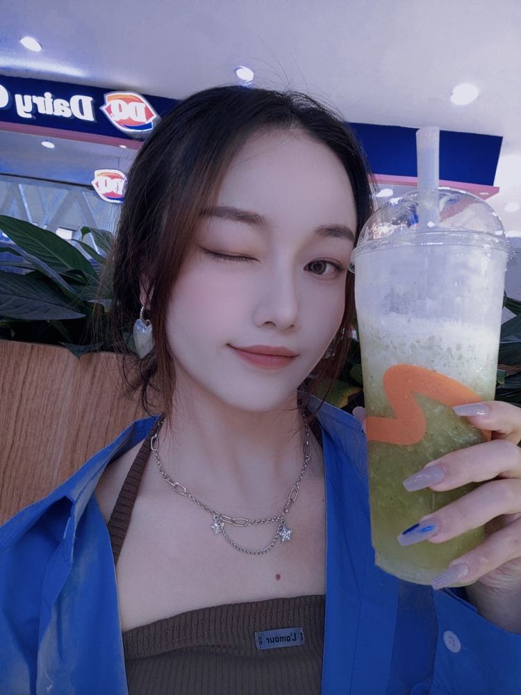 🍓噔噔噔боб-贵州省·贵阳市·云岩区-抖音 微博 -各位好！
接寄拍 送拍
饰品 衣服 包包 日用品均可
身高160
体重 83
坐标：贵州
会化妆p图修图