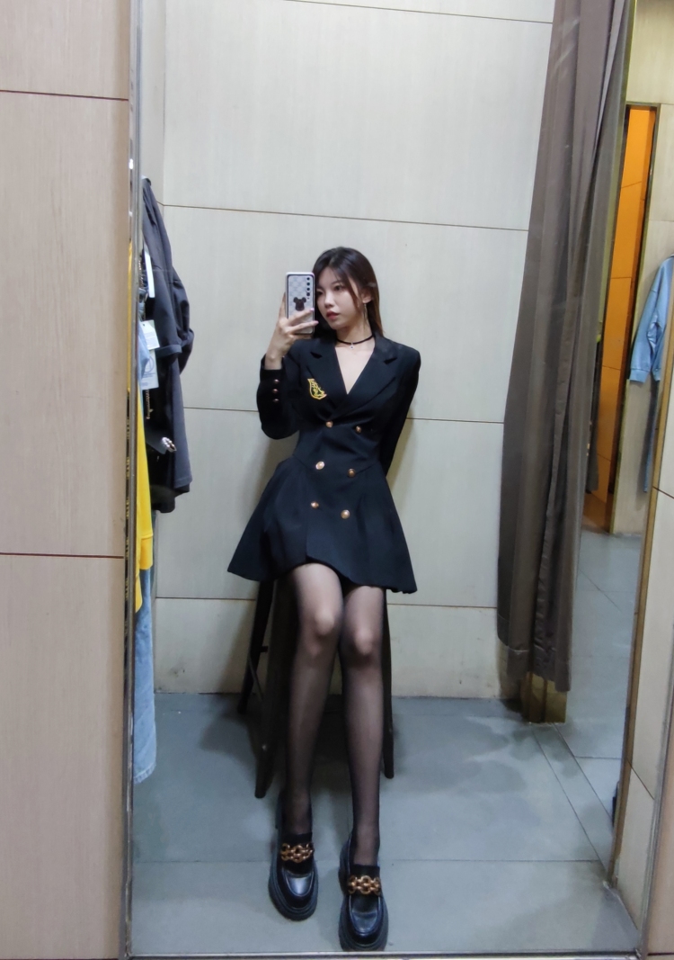 小熊软糖-辽宁省·沈阳市·沈河区-抖音  ***-身高163  体重48  会拍照  会p图  tb pdd都可以接寄拍，送拍，平时玩抖音和***比较多