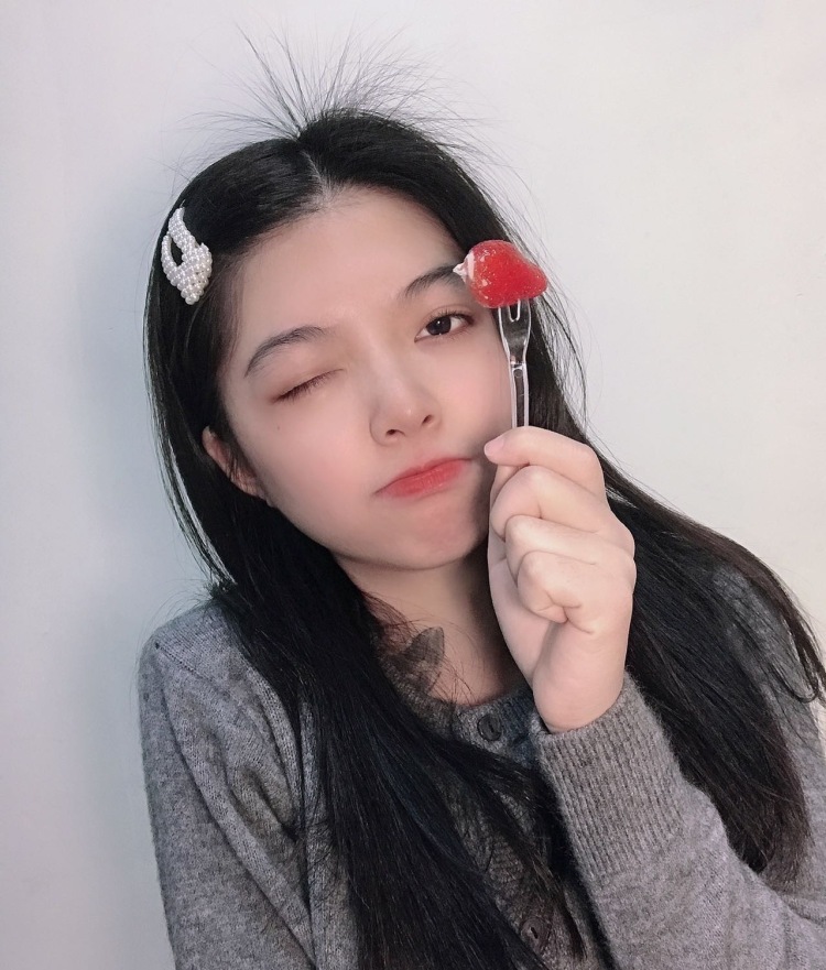 September 🍂-广东省·深圳市·罗湖区--净身161 体重100 饰品 衣服 鞋子 探店打卡 淘宝页面 买卖家秀 都可以 现自由职业者 爱拍照会修图