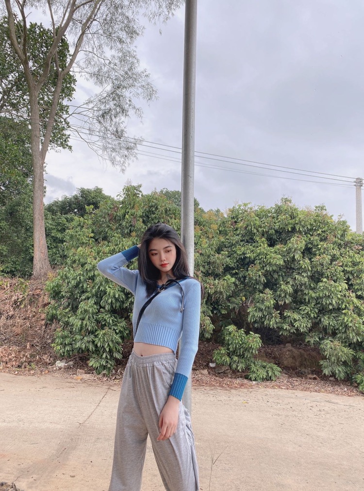 September 🍂-广东省·深圳市·罗湖区--净身161 体重100  饰品 衣服 鞋子 探店打卡 淘宝页面 买卖家秀 都可以 现自由职业者 爱拍照会修图