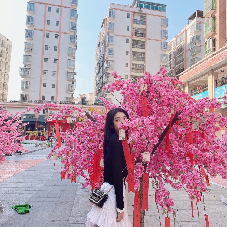 September 🍂-广东省·深圳市·罗湖区--净身161 体重100  饰品 衣服 鞋子 探店打卡 淘宝页面 买卖家秀 都可以 现自由职业者 爱拍照会修图