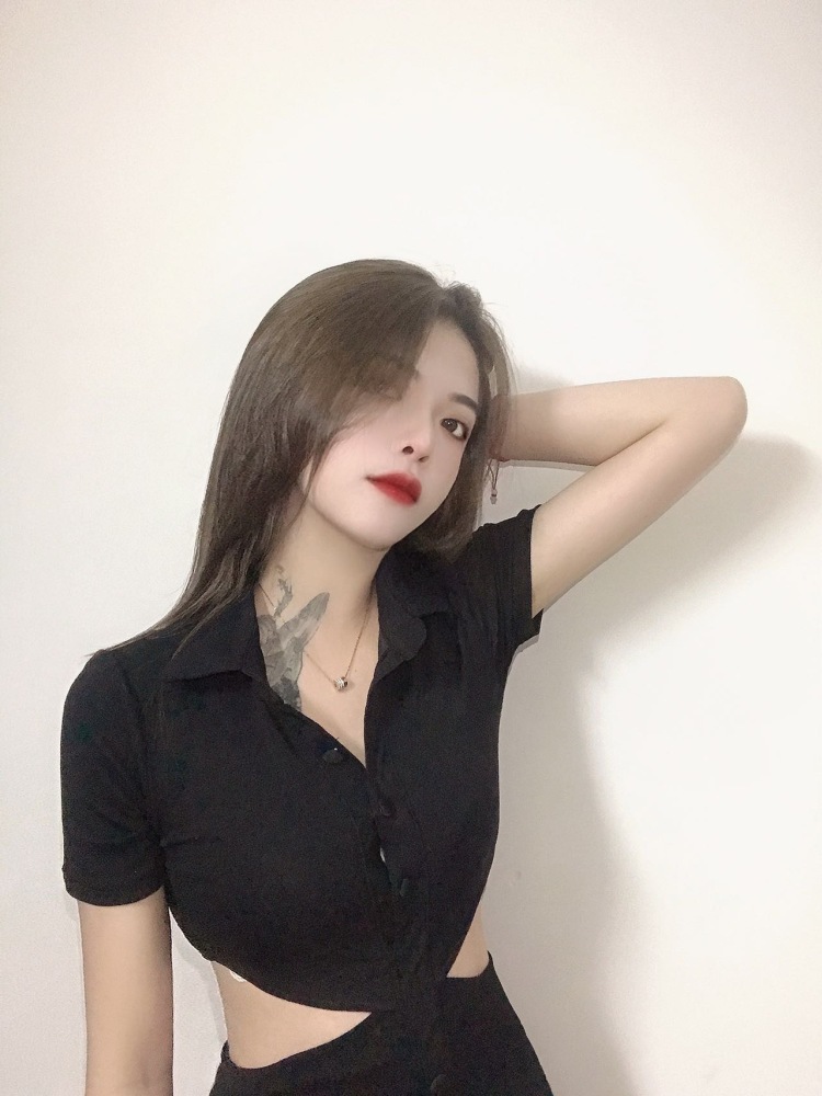 September 🍂-广东省·深圳市·罗湖区--净身161 体重100  饰品 衣服 鞋子 探店打卡 淘宝页面 买卖家秀 都可以 现自由职业者 爱拍照会修图