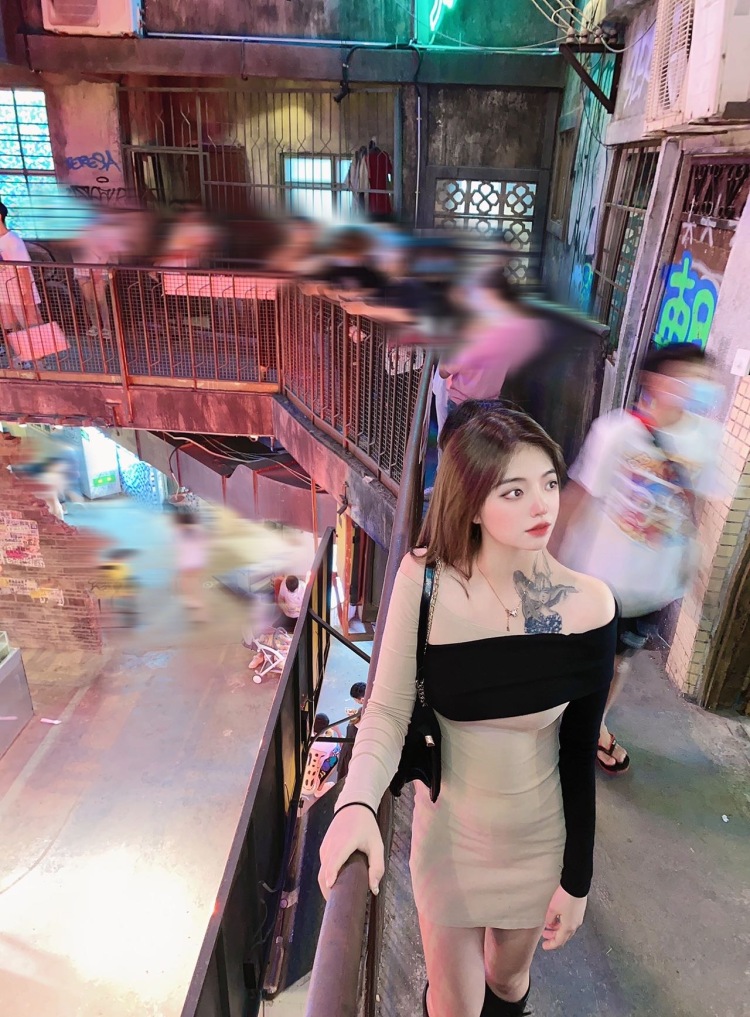 September 🍂-广东省·深圳市·罗湖区--净身161 体重100  饰品 衣服 鞋子 探店打卡 淘宝页面 买卖家秀 都可以 现自由职业者 爱拍照会修图