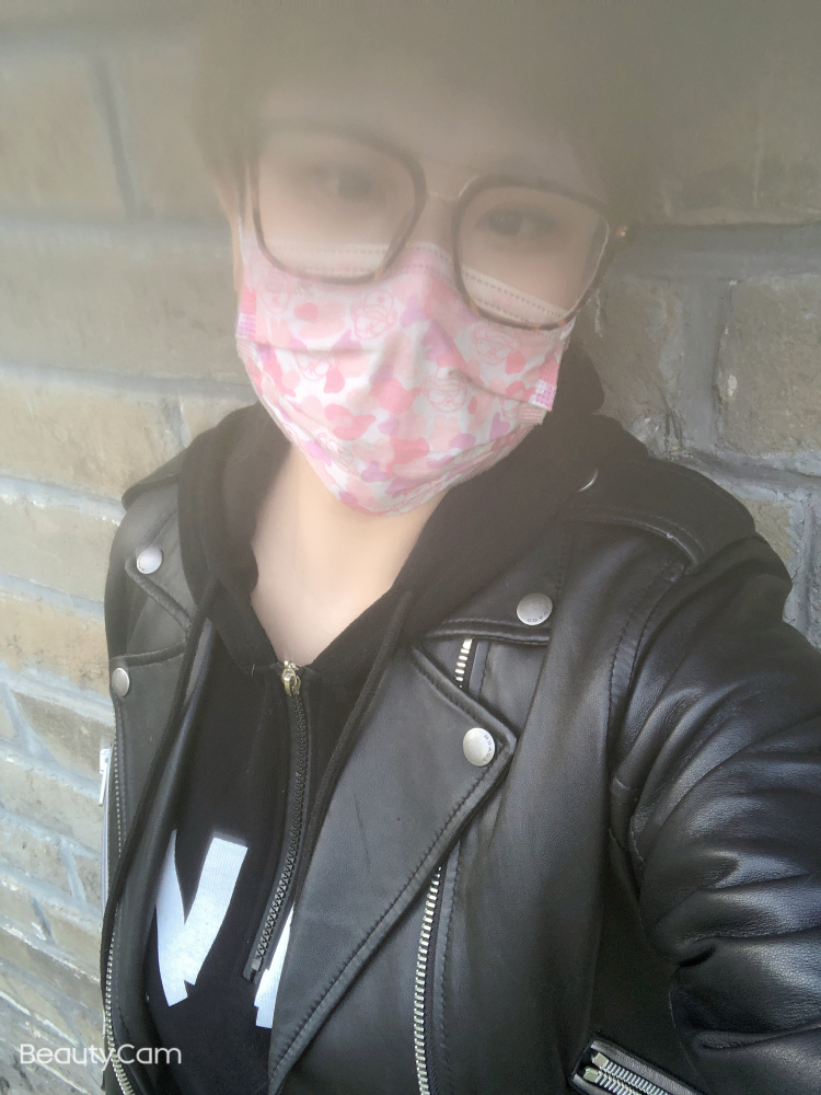 Rock Fox-北京市·北京市·朝阳区--爱好唱歌，没有专业学习过，平时也很喜欢拍照，希望接单一些寄拍模特的工作