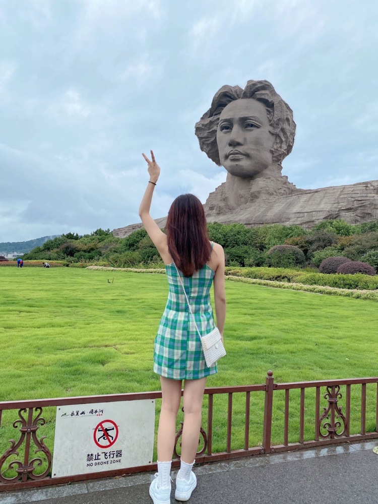 秋秋-海南省·海口市·龙华区--身高155，体重90，会拍照会p图，风格不定，期待合作！寄拍商家欢迎合作！