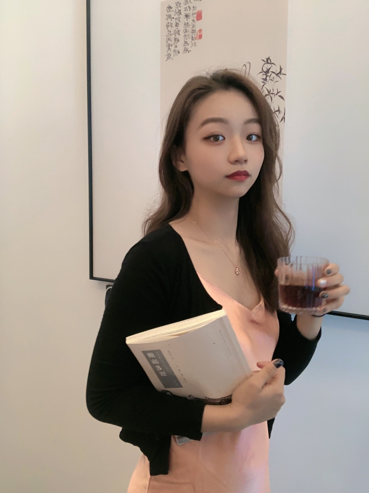 田赖赖.-广东省·汕头市·南澳县-抖音,***-身高165体重55,p图技术还OK,拍照技术也还可以,有玩抖音和***,抖音粉丝40+
