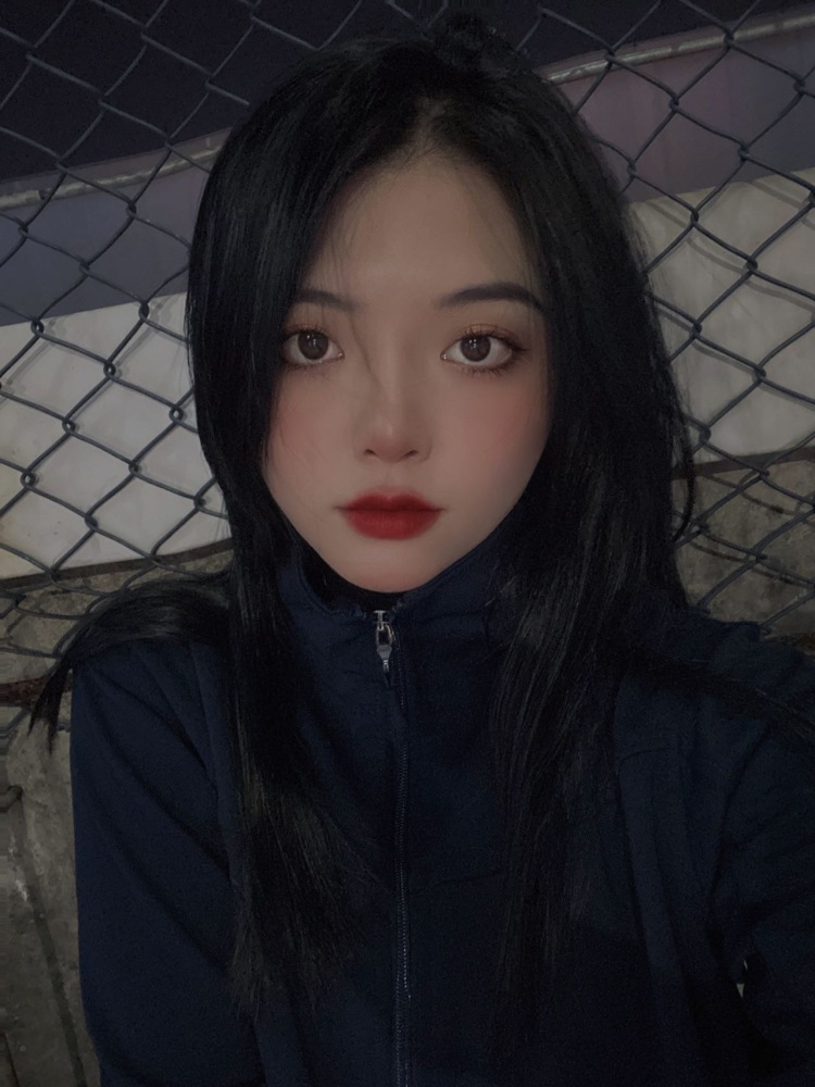 September 🍂-广东省·深圳市·罗湖区--净身161 体重100 饰品 衣服 鞋子 探店打卡 淘宝页面 买卖家秀 都可以 现自由职业者 爱拍照会修图