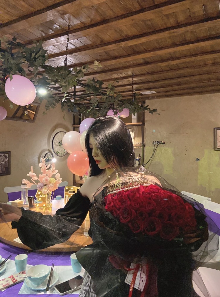 September 🍂-广东省·深圳市·罗湖区--净身161 体重100  饰品 衣服 鞋子 探店打卡 淘宝页面 买卖家秀 都可以 现自由职业者 爱拍照会修图