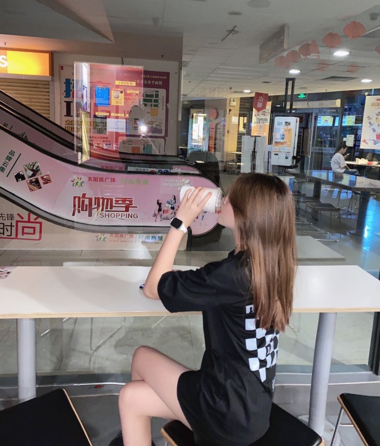 September 🍂-广东省·深圳市·罗湖区--净身161 体重100  饰品 衣服 鞋子 探店打卡 淘宝页面 买卖家秀 都可以 现自由职业者 爱拍照会修图