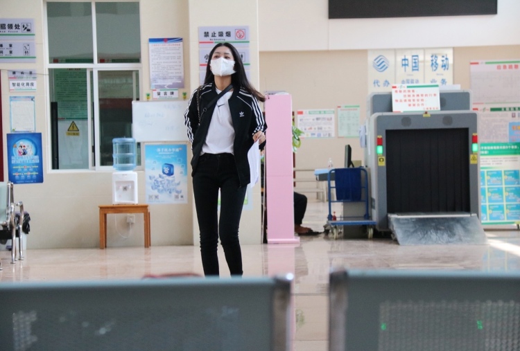 .-云南省·普洱市·思茅区-抖音，微博，***-特长是跳舞，学过几年的爵士舞，有基础的舞蹈功底。身高163，46公斤。想做寄拍