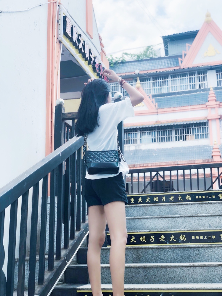 .-云南省·普洱市·思茅区-抖音，微博，***-特长是跳舞，学过几年的爵士舞，有基础的舞蹈功底。身高163，46公斤。想做寄拍