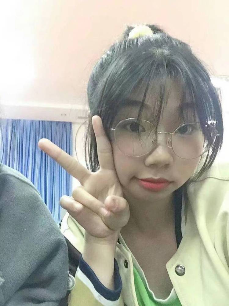 wai.-重庆市·重庆市·巴南区-抖音-是一名在校学生，想为父母分担经济压力，本人积极乐观，乐于合伙，积极配合，有意向可以找我合作，不满意也没事