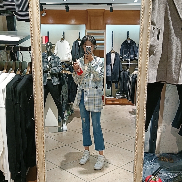 巧克丽张张包.-河南省·南阳市·卧龙区-抖音-身高172 体重60kg 在校大学生，接服饰,美妆产品寄拍，买家秀，短视频创作，会p图会拍照办事不墨迹发图快。