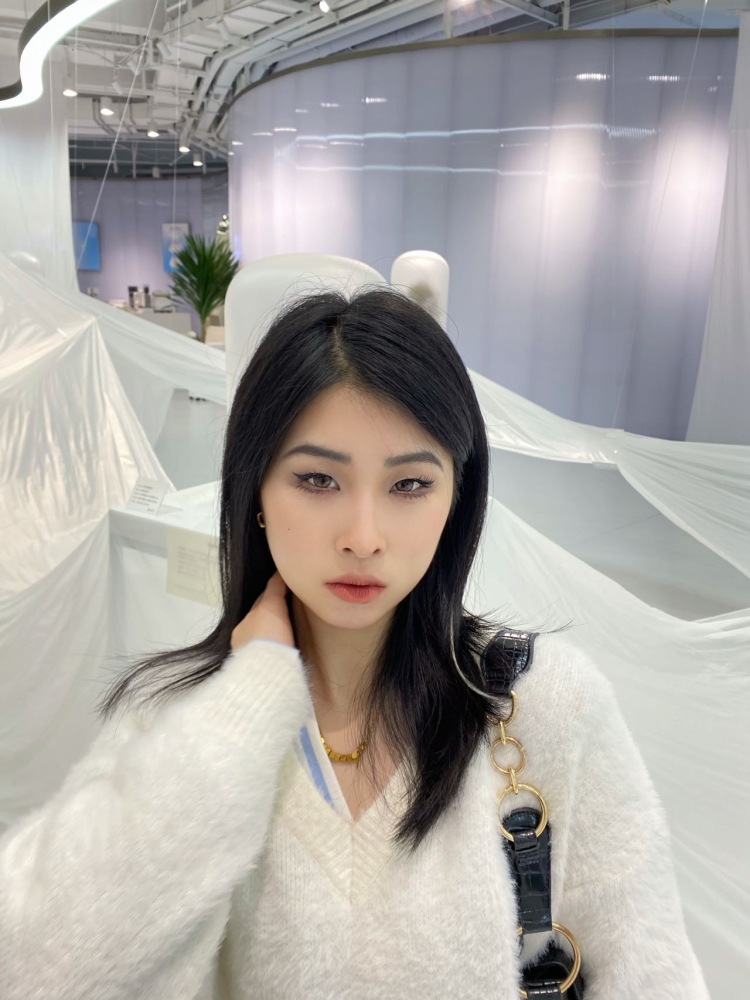 狗儿-河北省·石家庄市·新华区-抖音快手微博-接寄拍饰品衣服包包鞋子
可以按商家要求拍 各种风格都可以
163 50kg会拍会修图