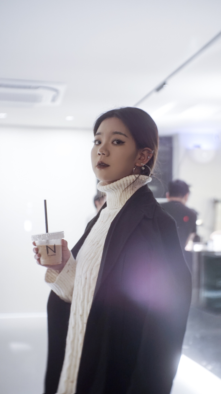Esther-广西壮族自治区·贺州市·八步区-抖音 *** 微博 -喜欢探店 可以接受抖音直播 身高166体重120 平时也会发发***和微博