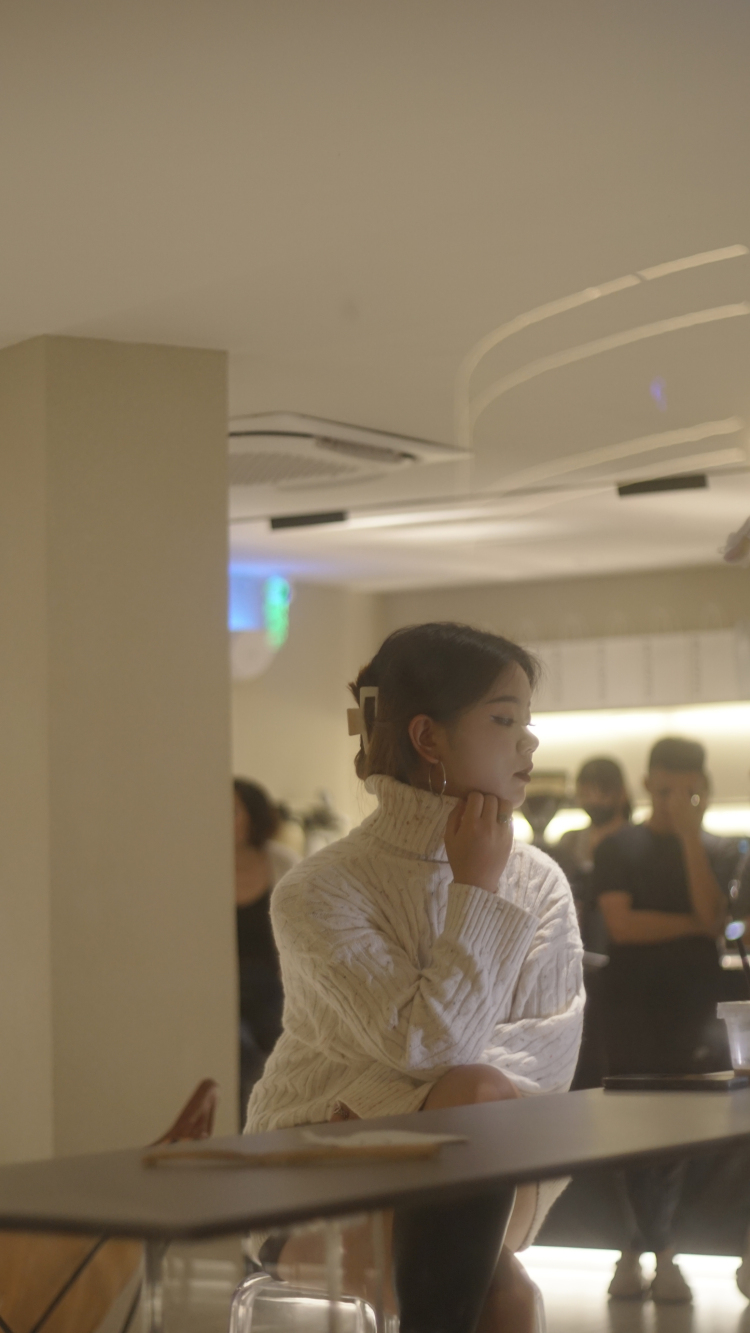 Esther-广西壮族自治区·贺州市·八步区-抖音 *** 微博 -喜欢探店 可以接受抖音直播 身高166体重120 平时也会发发***和微博