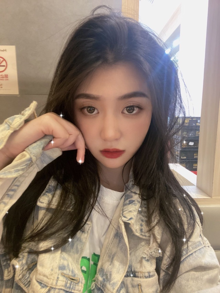 尹倩-广东省·广州市·白云区-抖音 ***-很认真很努力工作的00后 现在是在做互联网 属于自由职业 有很多空闲时间可以出片 质量保证哦