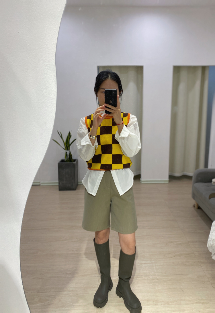 阿晶·-湖北省·恩施土家族苗族自治州·宣恩县-抖音,微博,***-实体服装店主,时间自由。身高163cm,体重50kg。爱拍照 ,平常也给店里衣服拍图,有足够的经验。