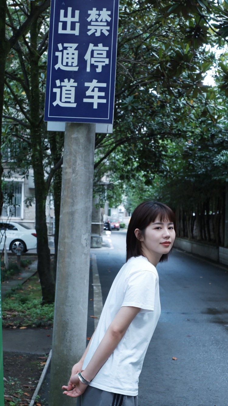 阿晶·-湖北省·恩施土家族苗族自治州·宣恩县-抖音,微博,***-实体服装店主,时间自由。身高163cm,体重50kg。爱拍照 ,平常也给店里衣服拍图,有足够的经验。