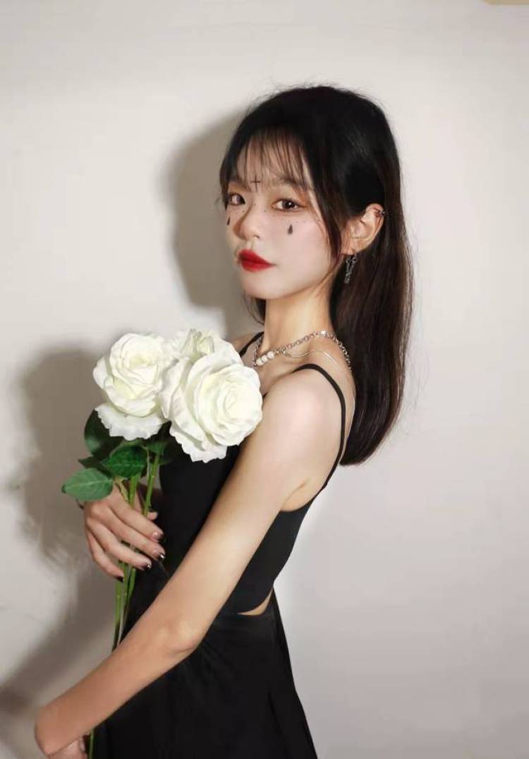 cyyy.-河北省·石家庄市·藁城区--大家好
可接寄拍 衣服 鞋子 包包 饰品 都可
热爱拍照📸 ,会p图修图
老板的满意是我前进的动力 🥰
