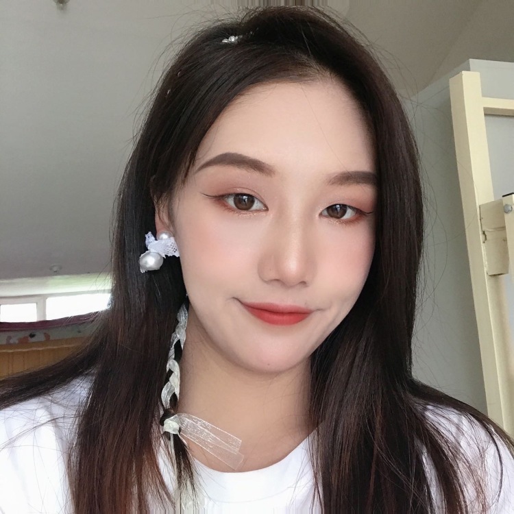 盘丝洞辣妹-湖南省·株洲市·荷塘区--身高:160 体重:96 会拍照会修图出图快.接寄拍,首饰包包衣服鞋子都可以.