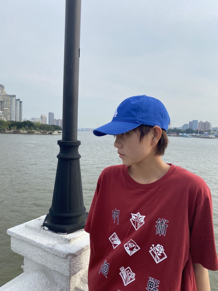 D-广东省·广州市·花都区--我比较喜欢唱歌和拍照😀
今年十八岁 是个女孩子哦👧
是个新人欢迎大家来找我哦