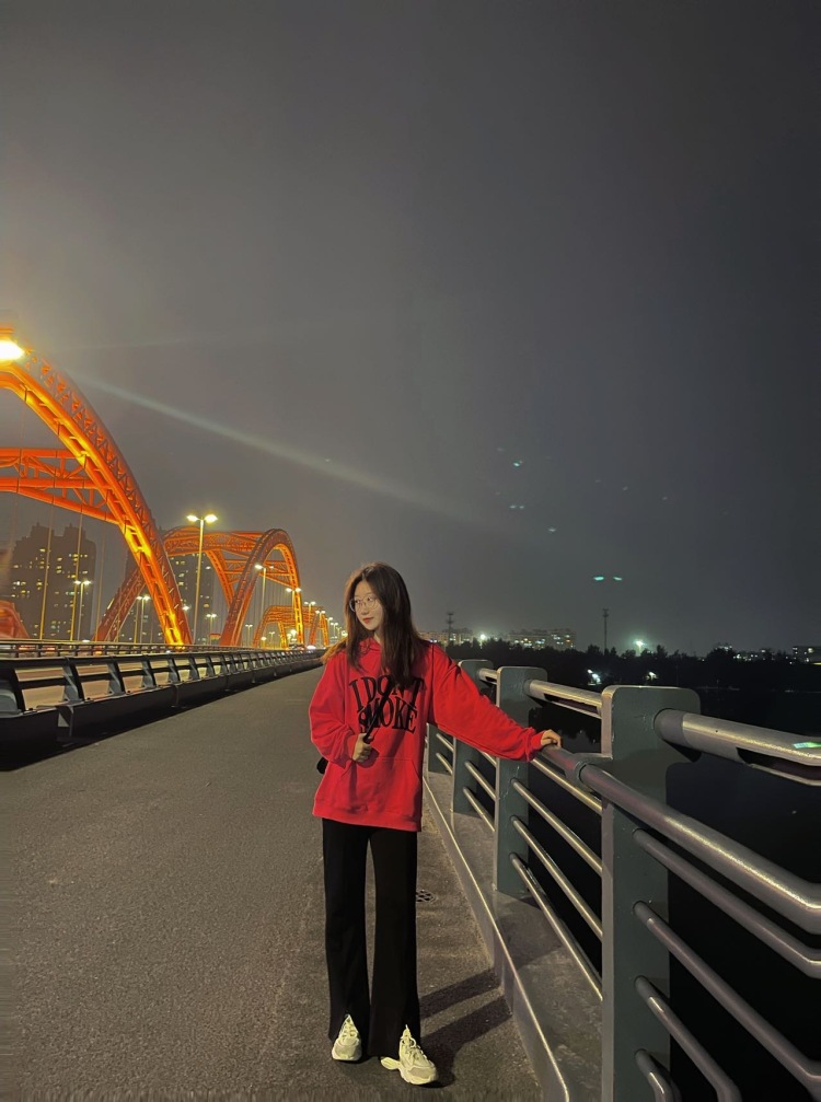 秋天得吃椰子-辽宁省·沈阳市·浑南区-抖音微博***快手B站-接寄拍 接探店 出图快 像素好 负责
抖音粉丝380⬆️
淘宝抖音***b站
身高167 体重119鞋码37年龄20职业 自营线上授课