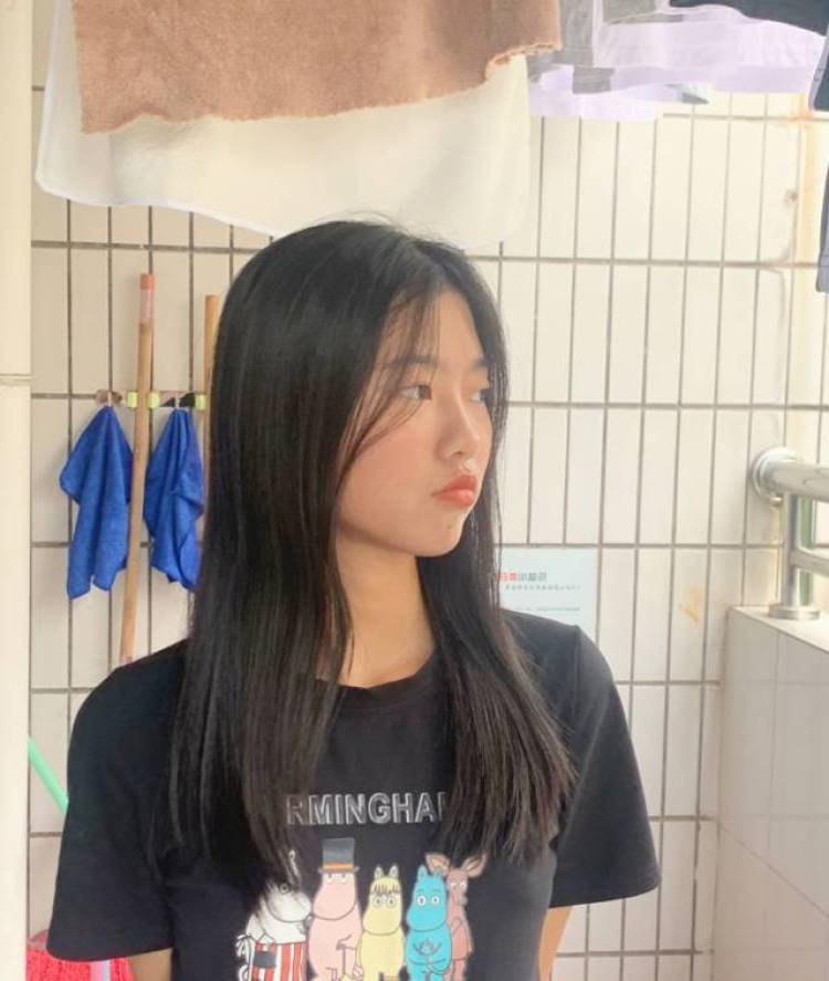 佳-广东省·广州市·白云区-抖音 -寄拍 衣服鞋子饰品包包都可
身高165
体重90
可多种风格 爱拍照会p图比较擅长拍照P图哦,不磨蹭 。各种风格都可以驾驭,希望有老板看中我哟
