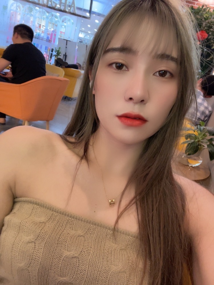 ᥫᩣ💙-广东省·佛山市·南海区--喜欢拍照,爱唱歌,自由职业,全国接单,可长期合作,身高158 体重98