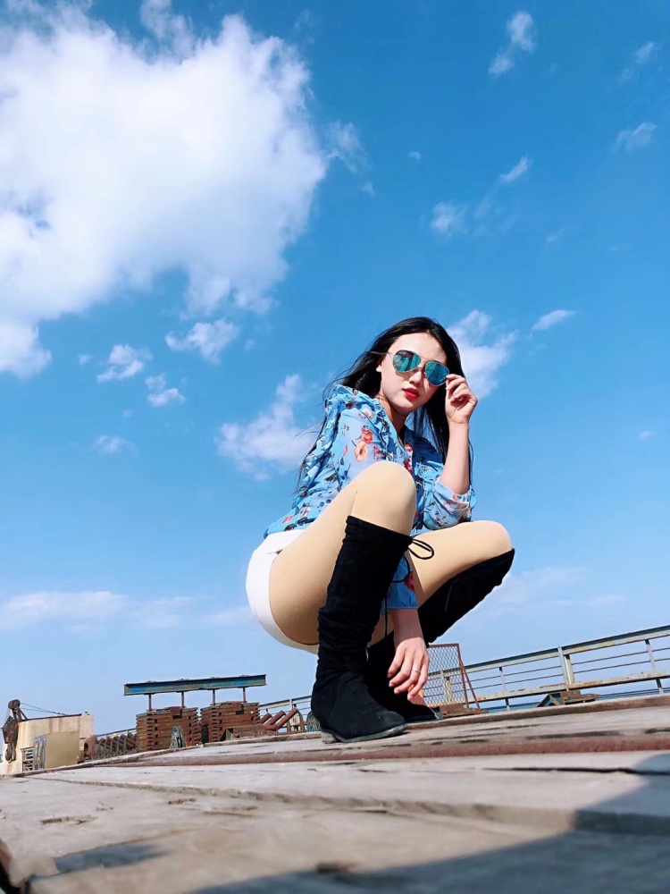 Miki-河北省·秦皇岛市·北戴河区--特长舞蹈，可做视频动态，做过短视频拍摄主播，爱好化妆，大眼睛天然脸，切换多种风格，可盐可甜，形象佳。
可接寄拍，送拍，买家秀，服装，美妆，首饰，家用百货，吃的等……
也可接舞蹈商演，舞蹈教学