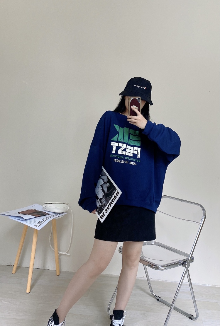 小高-河北省·沧州市·青县--爱跳舞，爱拍照，实体服装店主，擅长对镜拍，自然修图不夸装。衣服，包包饰品都可。