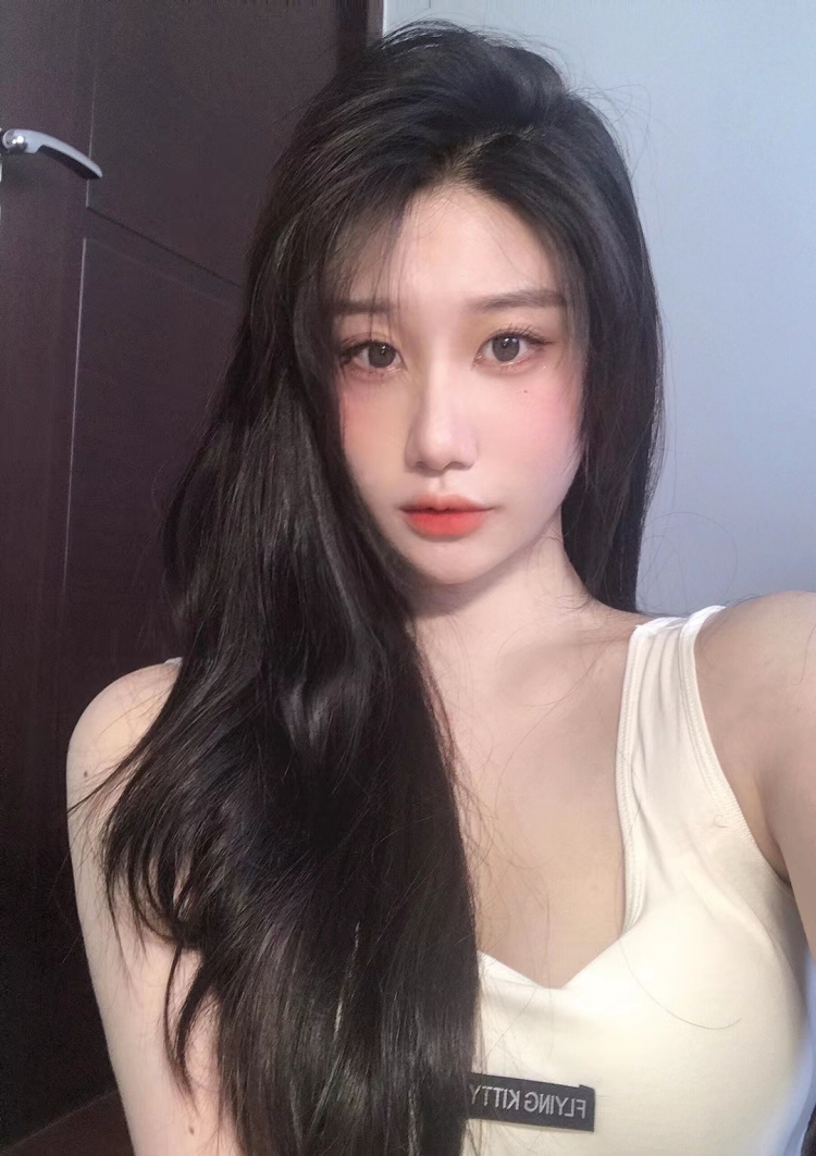 Emma-山东省·烟台市·莱山区-微博,***-接寄拍,衣服 包包 首饰 美瞳 化妆品等
身高168 体重105斤
各种风格都可
会拍照会修图 出图快~
