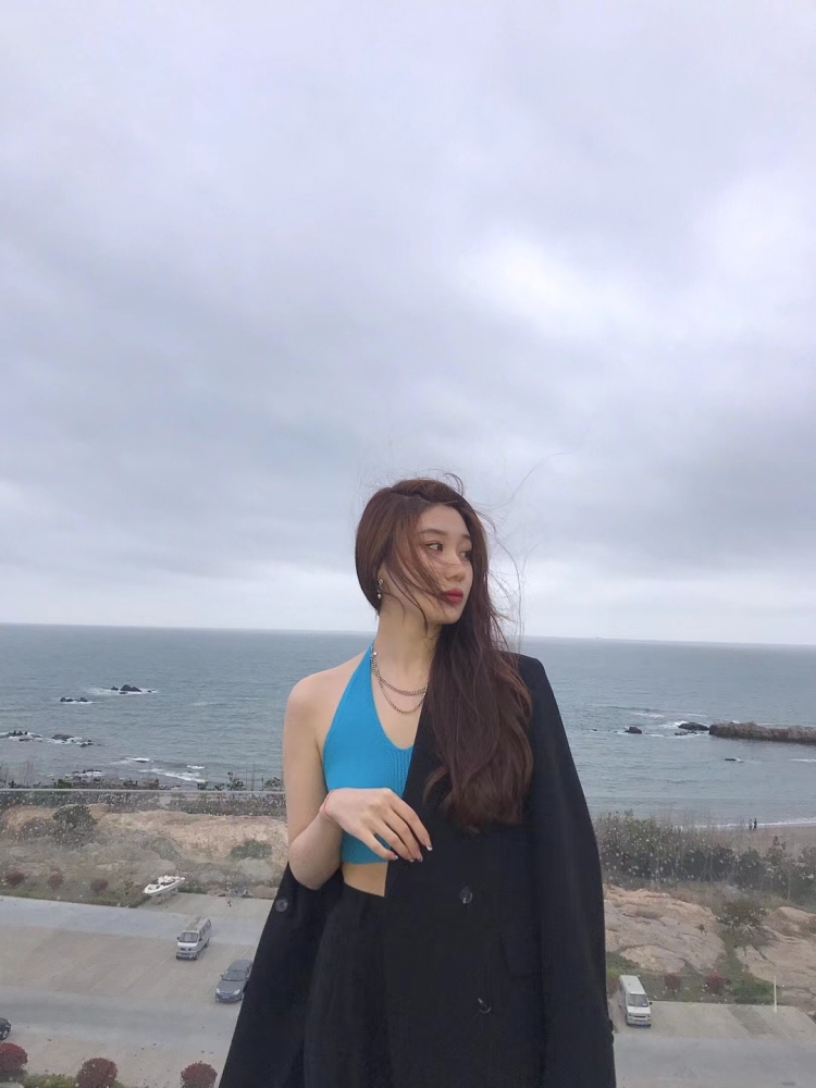 Emma-山东省·烟台市·莱山区-微博，***-接寄拍，衣服 包包 首饰 美瞳 化妆品等
身高168 体重105斤
各种风格都可
会拍照会修图 出图快~