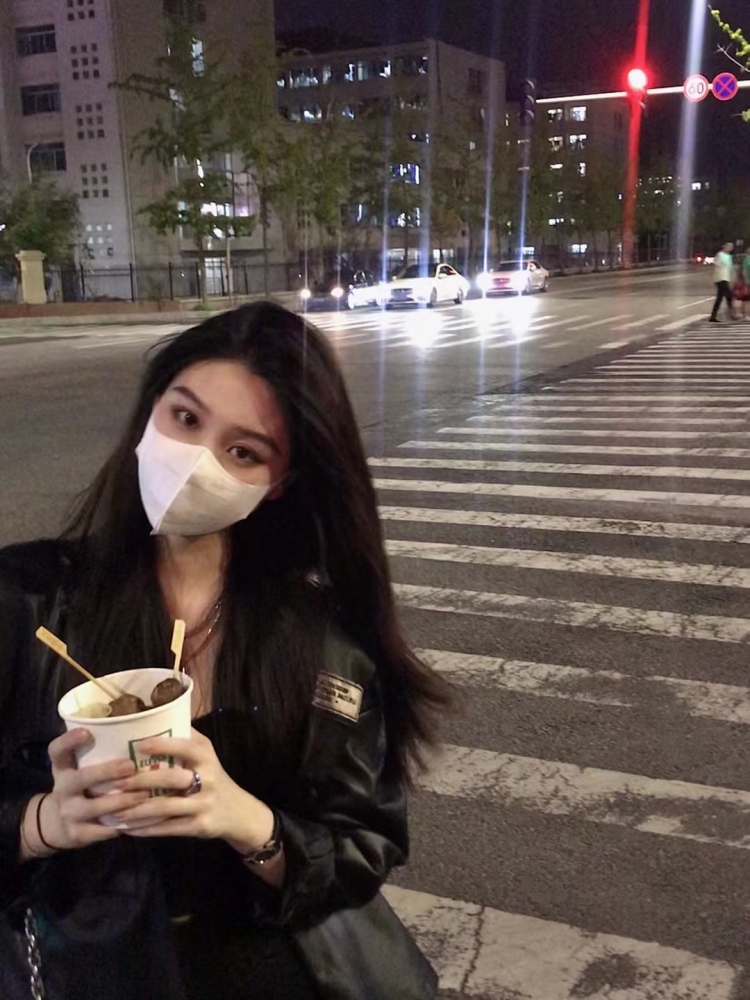 Emma-山东省·烟台市·莱山区-微博，***-接寄拍，衣服 包包 首饰 美瞳 化妆品等
身高168 体重105斤
各种风格都可
会拍照会修图 出图快~