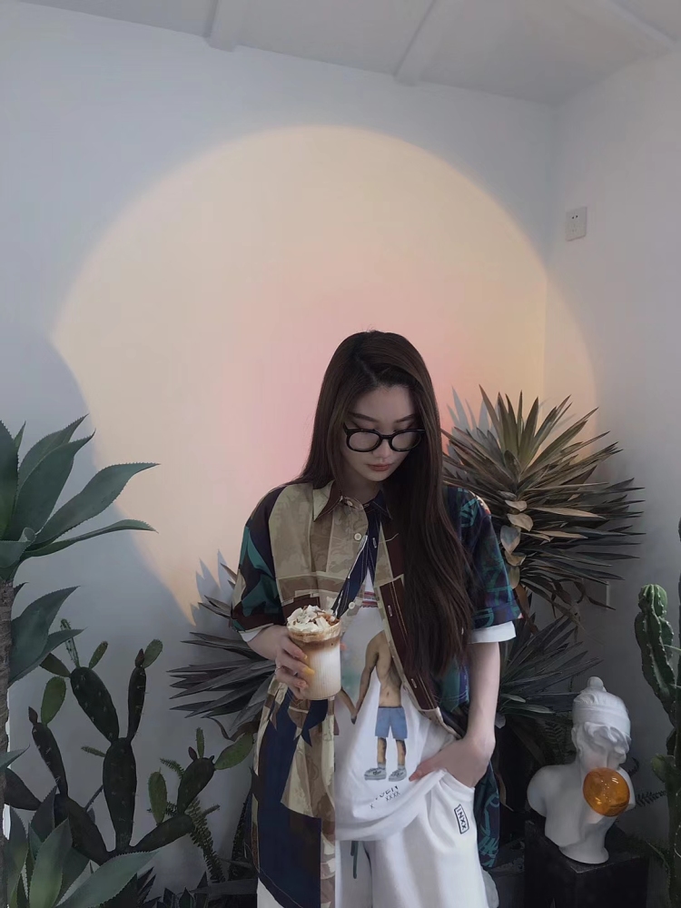Emma-山东省·烟台市·莱山区-微博，***-接寄拍，衣服 包包 首饰 美瞳 化妆品等
身高168 体重105斤
各种风格都可
会拍照会修图 出图快~
