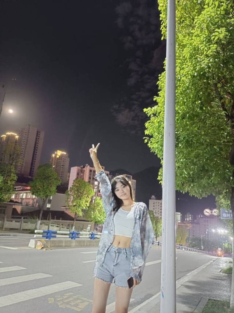 胖虎-重庆市·县·巫溪县-快手-170cm 112斤
买家秀 开箱测评 寄拍模特
喜欢拍照 p照片