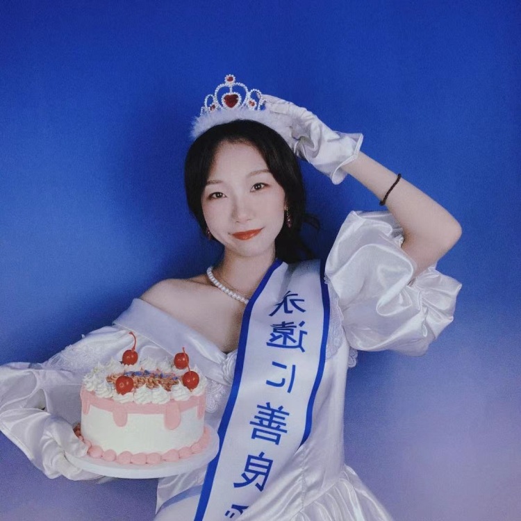 桑稚.-云南省·昆明市·盘龙区--还是学生一枚 可接衣服鞋子包包饰品都可 计算机学生可以自己修图 有会拍照的小姐妹